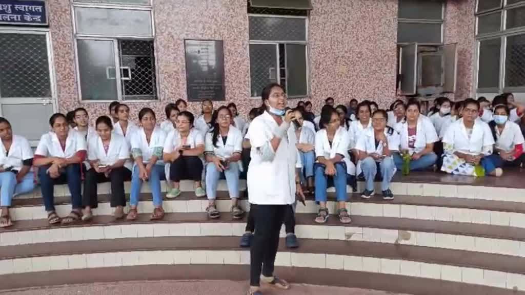 CG NEWS : दो सूत्रीय मांगों को लेकर जूनियर डॉक्टर्स की हड़ताल...