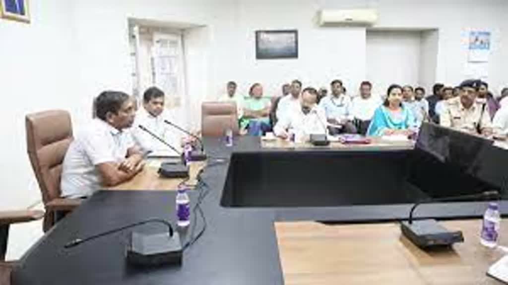 3 से ज्यादा दुकानों पर नहीं मिली किताबें और यूनिफार्म तो स्कूल पर होगी कार्रवाई