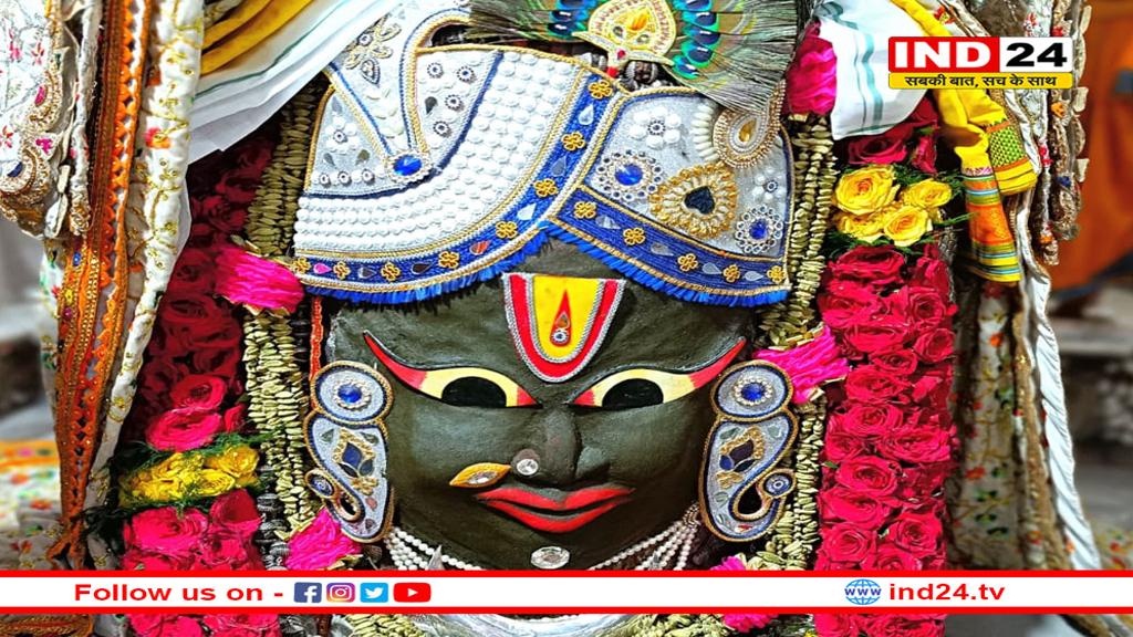 भस्म आरती में श्री कृष्ण स्वरूप में सजे बाबा महाकाल