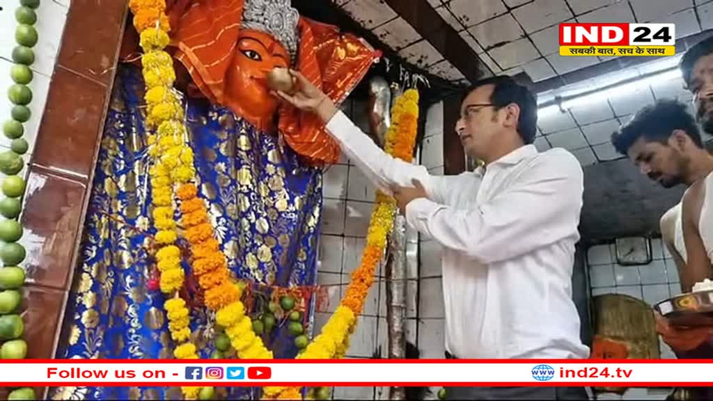 महाअष्टमी: उज्जैन कलेक्टर ने देवी को लगाया मदिरा का भोग