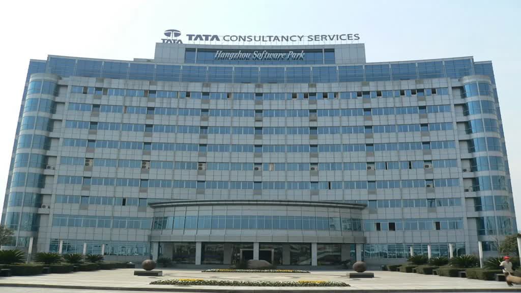 TCS Job Scam: टीसीएस में नौकरी के लिए कमीशन के नाम पर 100 करोड़ का घोटाला, 4 अधिकारी सस्पेंड 