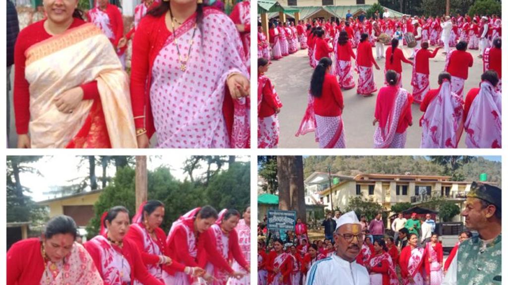 लोहाघाट में होली की धूम: एसडीएम नीतू डांगर ने महिला होलियारों के साथ मनाया त्योहार