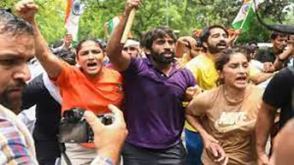 गंगा में अपने मेडल बहाएंगे पहलवान, बोले- अब इंडिया गेट पर करेंगे आमरण अनशन