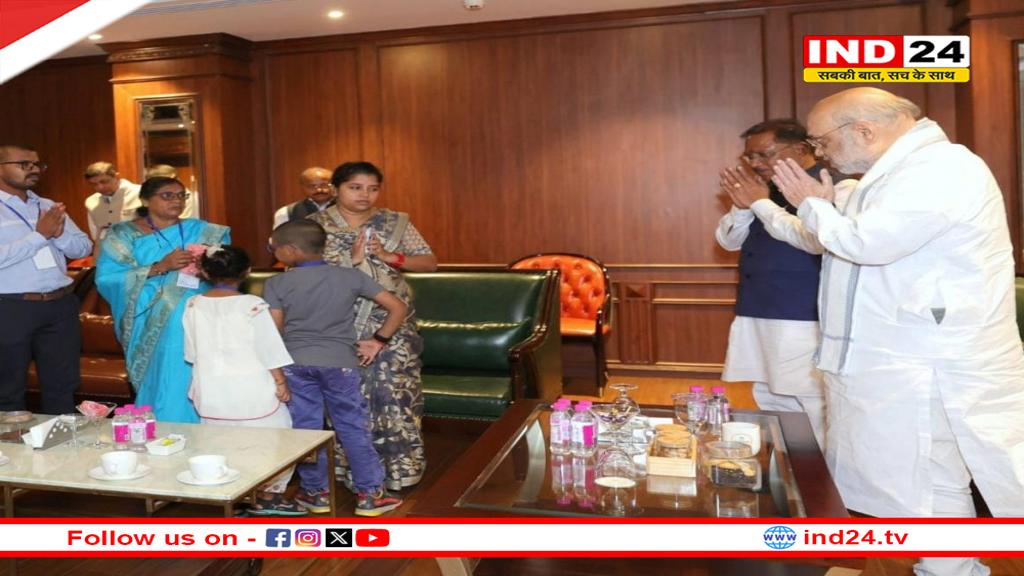 केंद्रीय गृह मंत्री अमित शाह ने शहीद आकाश राव गिरिपुंजे के परिजनों से की मुलाकात