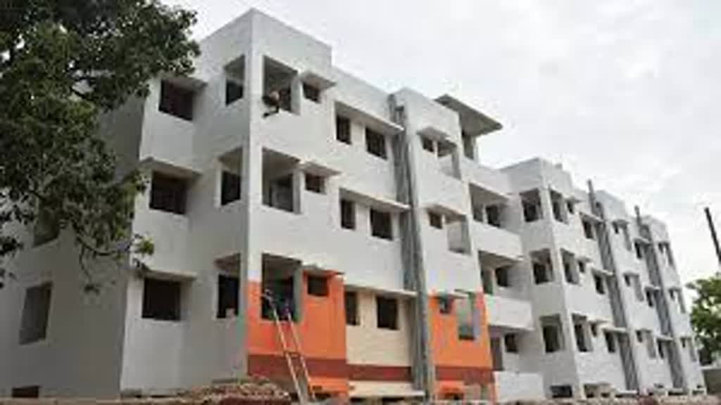 महाराष्ट्र में बढ़ाई गई पीएम आवास योजना की आय सीमा, जानिए कितनी सैलरी वाले लोग होंगे इसके लिए पात्र