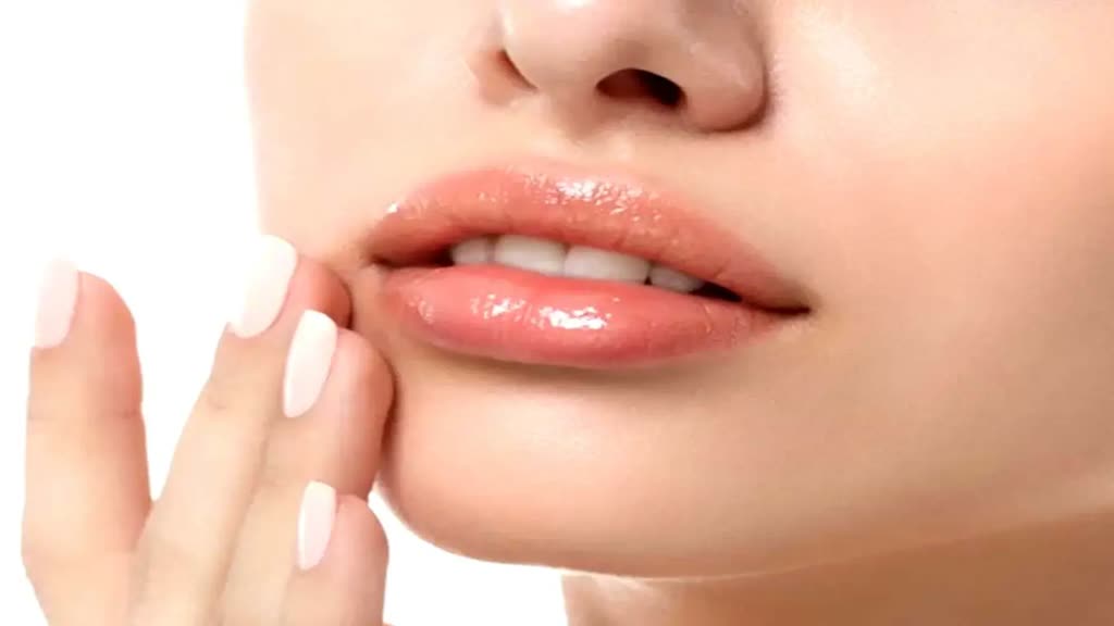 सर्दियों में रूखे और फटे होंठों से बचने के लिए बनाएं कोको बटर लिप बाम, देखें विधि