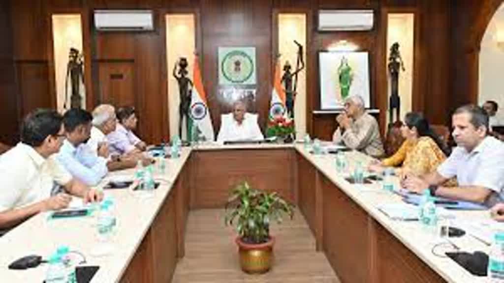 छग में Eye Flu का बढ़ा खतरा, सीएम ने बुलाई आपात बैठक, रोकथाम के लिए जरूरी कदम उठाने के दिए निर्देश