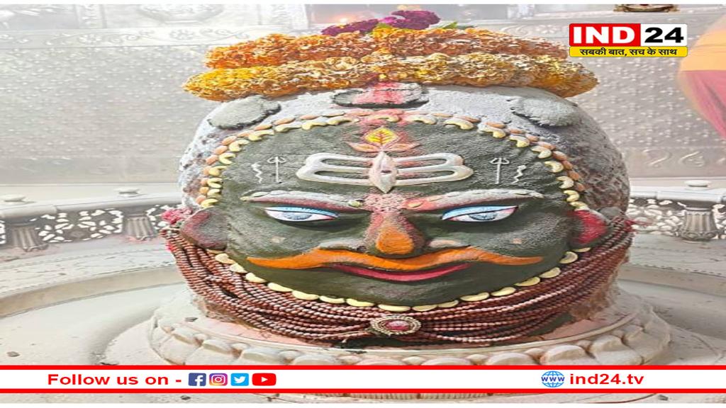 डमरू की माला पहनकर सजे बाबा महाकाल, भस्म आरती में दिए निराले स्वरूप में दर्शन