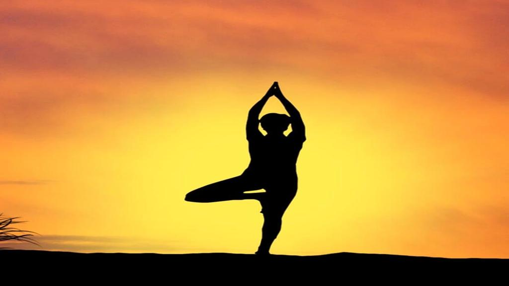 योग के नियमित अभ्यास से शरीर और मन दोनों रहते हैं स्वस्थ: जानिए योग के लाभ