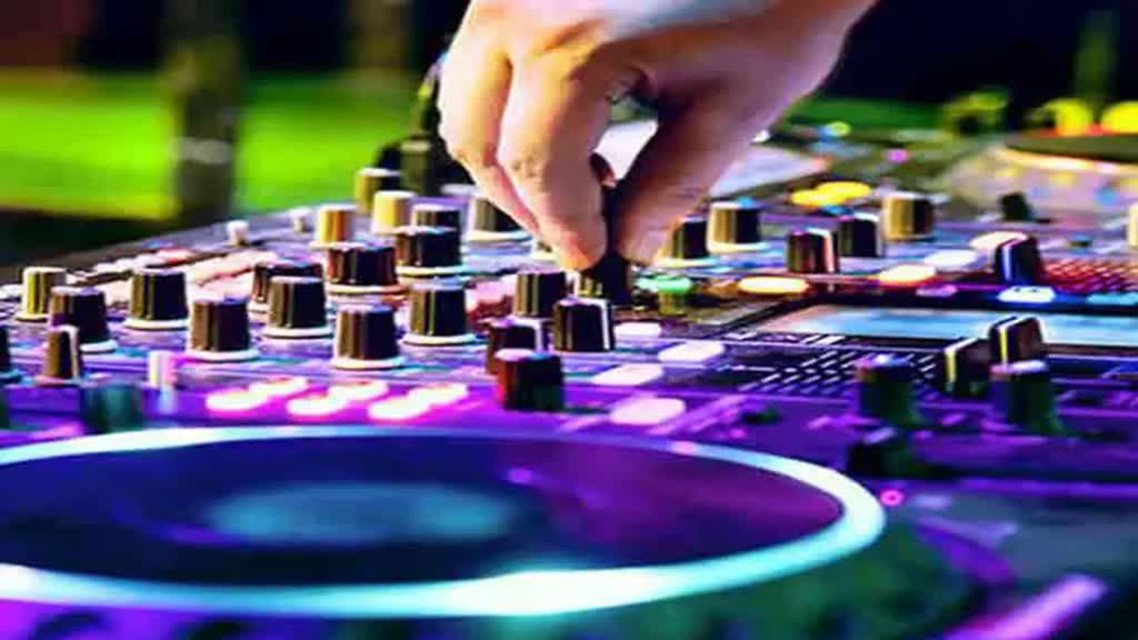 CG NEWS : तेज आवाज में डीजे बजाने की अनुमति पर लगायी पाबंदी,  पुलिस ने संचालक के खिलाफ की कार्रवाई....