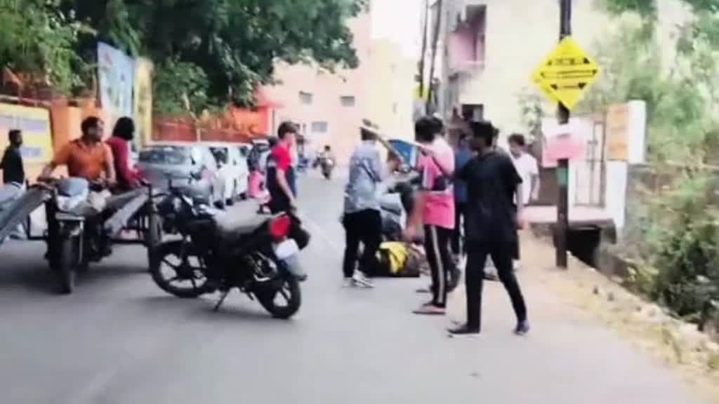 CG NEWS :  रायपुर में क्रिकेट मैच के दौरान दो पक्ष विवाद, जमकर हुआ मारपीट, पुलिस ने पांच आरोपियों को लिया हिरासत में 