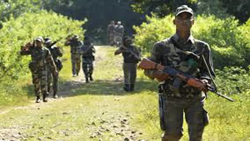 CG NEWS : कांकेर में पुलिस और नक्सली के बीच मुठभेड़ जारी, 10 नक्सलियों के मारे जाने की खबर....2 जवान घायल, AK 47 हथियार बरामद
