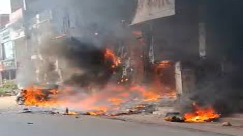CG NEWS :   जगदलपुर में कपड़े की एक दुकान में भीषण आग लग, इलाके में मची अफरा- तफरी 