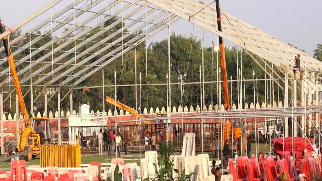 मुख्यमंत्री शपथ ग्रहण के लिए मोतीलाल नेहरू स्टेडियम में तैयारियां पूरी