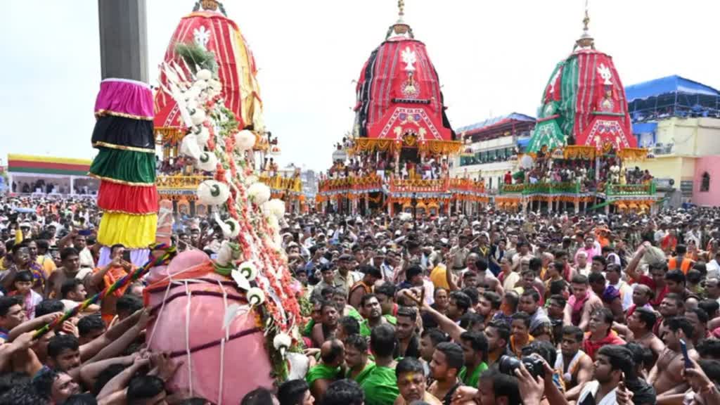 Odisha: पुरी रथ यात्रा में धक्का-मुक्की में 50 से अधिक लोग घायल, 5 की हालत गंभीर, बलभद्र के ताल ध्वज रथ खींचते समय हुई घटना