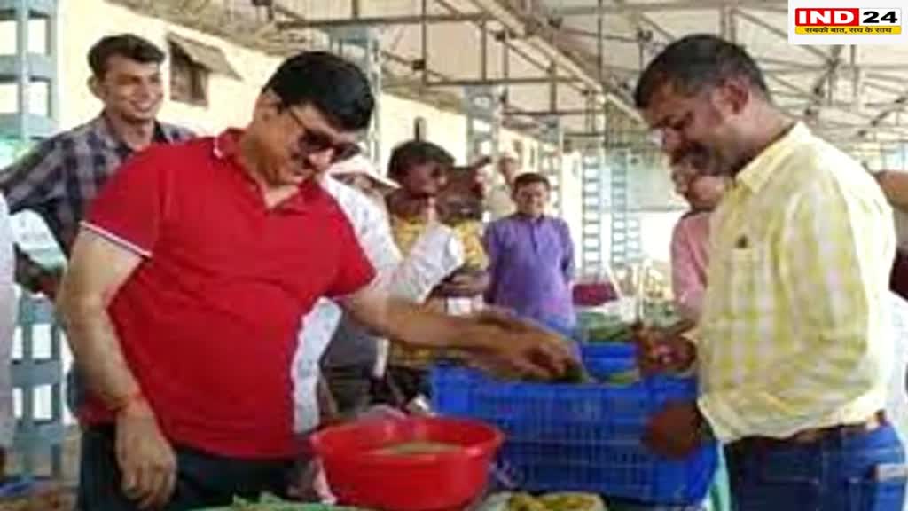 Shajapur: हाट बाजार में पहंचे शाजापुर कलेक्टर, लोगों को बताए ऑर्गेंनिक सब्जियों के फायदें