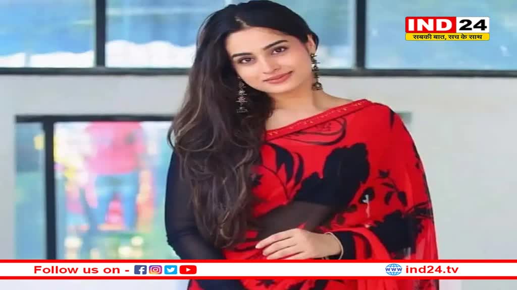 लाल साड़ी में सादगी दिखाती मुस्लिम एक्ट्रेस ने सबको छोड़ा पीछे, चुरा ले गई दिल