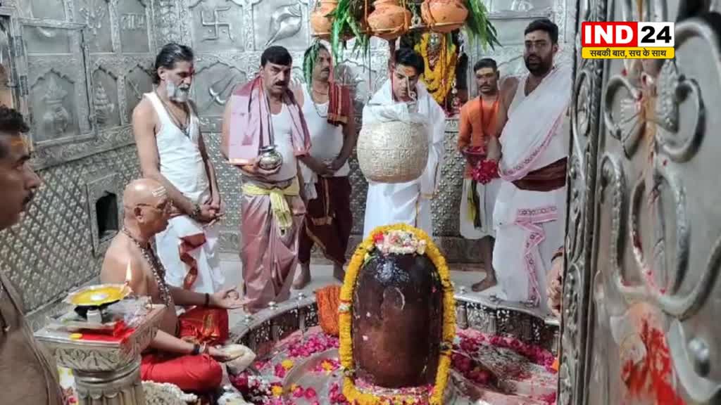 बाबा महाकाल की भस्म आरती में शामिल हुए बागेश्वर धाम के प्रमुख पं. धीरेंद्र शास्त्री