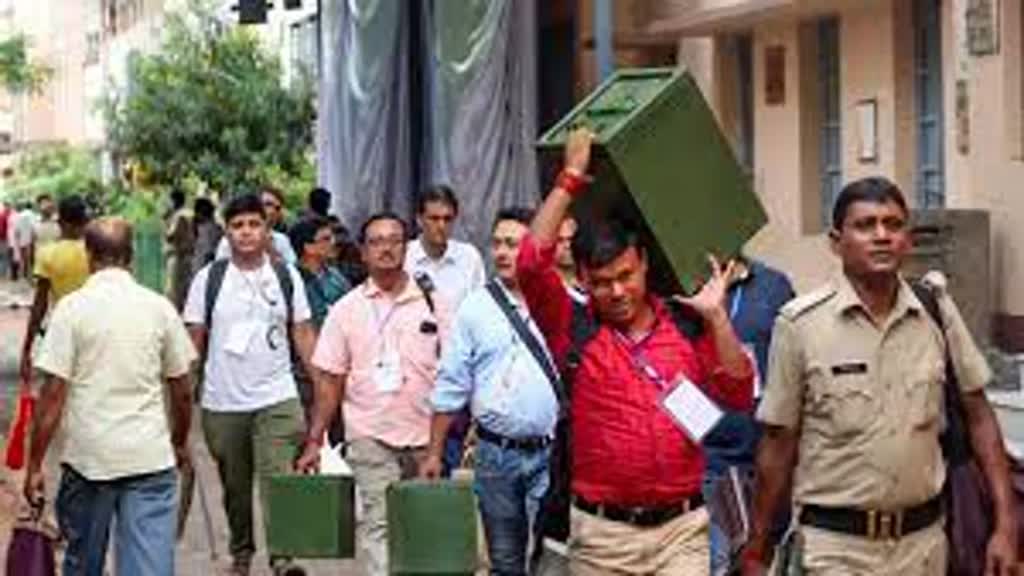 पश्चिम बंगाल में 697 बूथों पर आज फिर होगी वोटिंग, हिंसा के बाद चुनाव आयोग का फैसला 