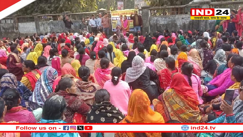 6 सूत्रीय मांगों को लेकर आंगनबाड़ी कार्यकर्ताओं का प्रदर्शन, एडीएम को सौंपा ज्ञापन