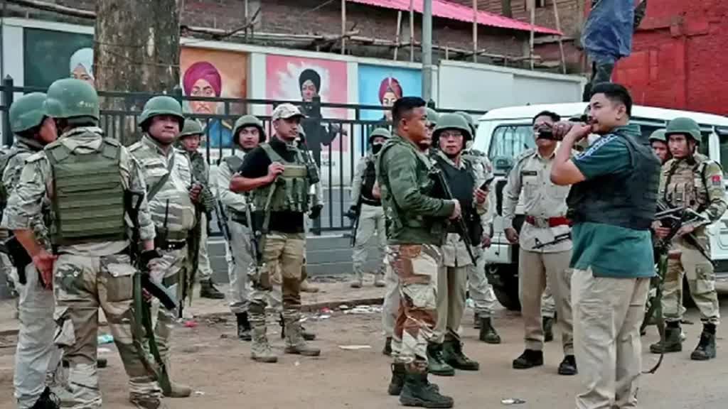 Manipur Violence: मणिपुर में नहीं थम रही हिंसा, इंफाल पश्चिम जिले में बदमाशों ने सेना पर की गोलीबारी, हमले में दो सैनिक घायल