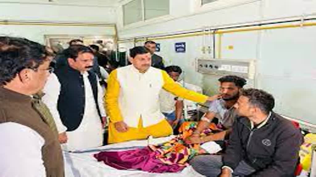 गुना बस हादसे में मुख्यमंत्री का बड़ा एक्शन, पीड़ितों से मिलने के बाद आरटीओ को किया निलंबित