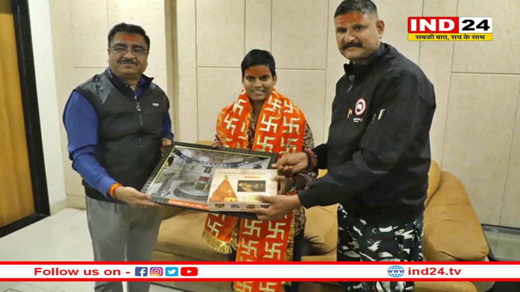 महिला विश्व कप विजेता टीम की ऑलराउंडर दीप्ति शर्मा पहुंची उज्जैन, नंदी हॉल से किए बाबा के दर्शन