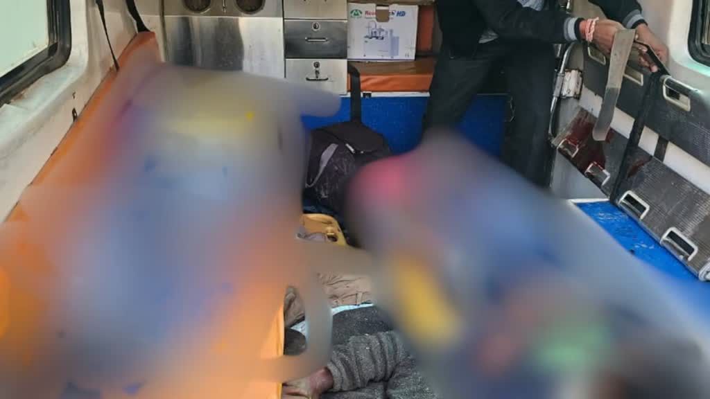 CG NEWS : ट्रक की चपेट में आए बाईक  सवार...दो गंभीर एक कि मौत...