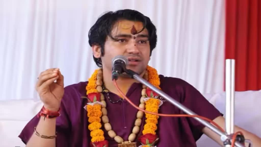 Rajasthan: कोटा में कोचिंग कर रहे छात्रों को पंडित धीरेंद्र शास्त्री की सलाह- 'ऐसा काम मत करो जिससे मां-बाप को...'