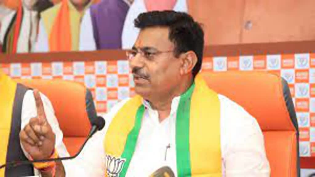 विधायक रामेश्वर शर्मा ने कहा- दिग्विजय सिंह को पार्टी से निकाले कांग्रेस और देश से मांगे माफी