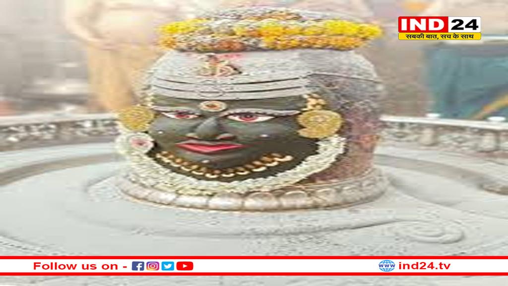 भस्म आरती में निराले स्वरूप में सजे बाबा महाकाल, रात 3 बजे खुले पट