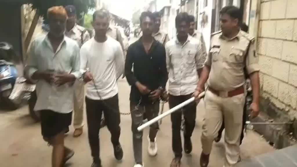 CG NEWS : रायपुर पुलिस ने निकाला गुंडे बदमाशो का जुलूस, 4 लोगो को पुलिस ने लिया हिरासत में..