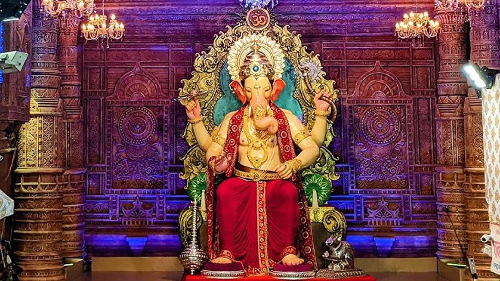 लालबागचा राजा 2025 – भक्तिभाव और भव्यता का संगम, दर्शन के लिए उमड़ी श्रद्धालुओं की भीड़