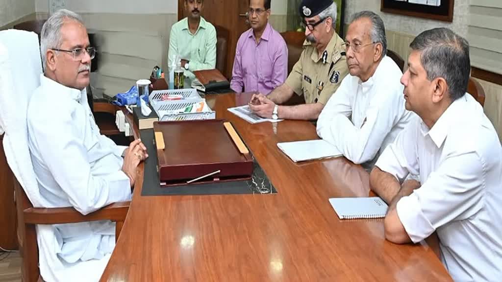 DANTEWADA NAXAL ATTACK : शहीद जवानों को श्रद्धांजलि देने सीएम भूपेश जाएंगे दंतेवाड़ा, सीएम बघेल ने ली हाईलेवल मीटिंग