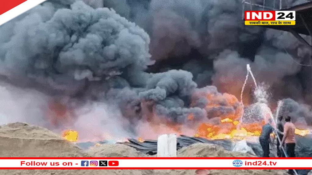 पीथमपुर में पाइप फैक्ट्री में आग, आसमान में उठा धुएं का गुबार, दमकल की टीम पहुंची