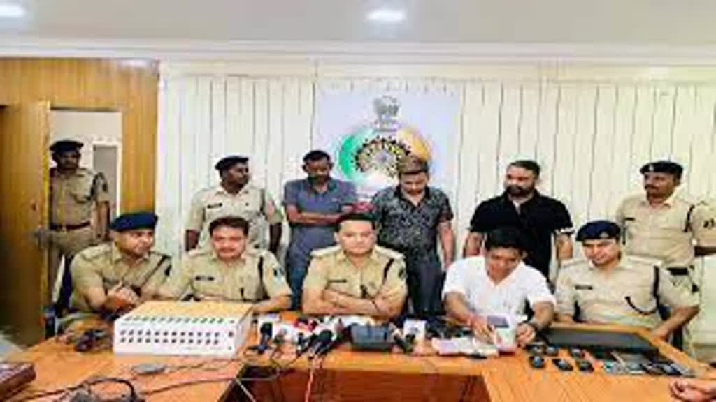 Raipur News: ऑनलाइन सट्टेबाजी के खिलाफ बड़ी कार्रवाई, 8 लाख रुपये का सामान जब्त कर 3 आरोपी को किया  गिरफ्तार  