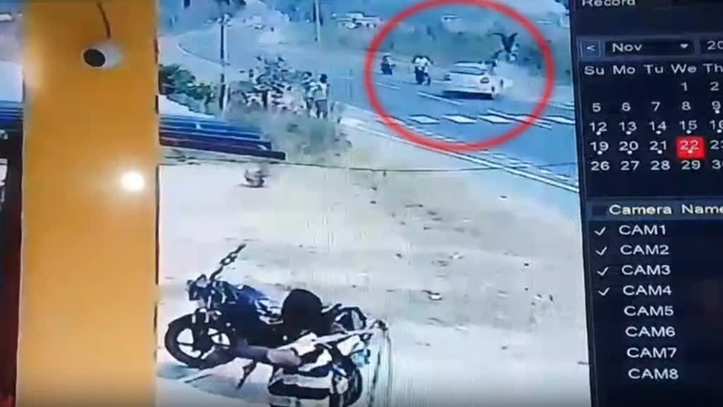 CG NEWS :  तेज रफ्तार कार ने बाइक सवार को मारी टक्कर, हादसे में तीन लोगों की मौत....