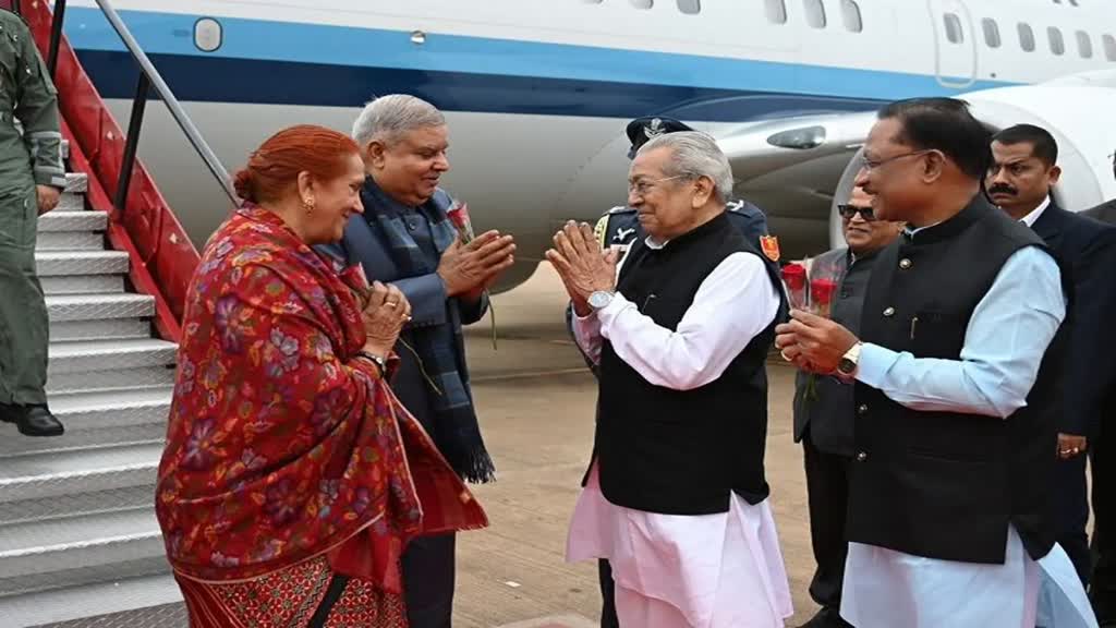 CG NEWS :  एक दिवसीय छत्तीसगढ़ प्रवास पर उपराष्ट्रपति जगदीप धनखड़, एयरपोर्ट पर सीएम साय ने किया स्वागत...