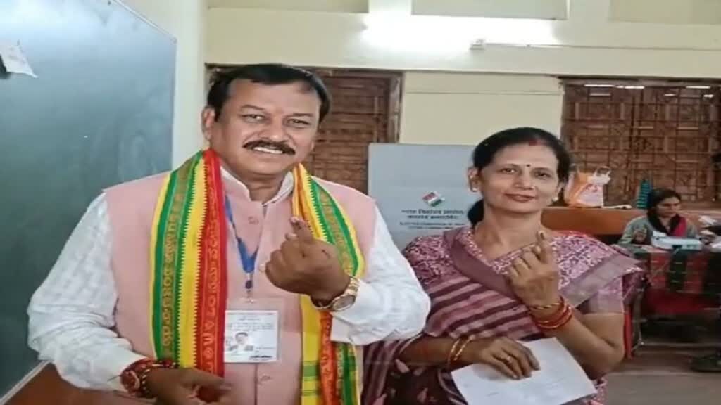 CG NEWS : भाजपा प्रत्याशी विजय बघेल ने वोट डालने के बाद पूर्ण बहुमत की सरकार बनाने का दावा किया....