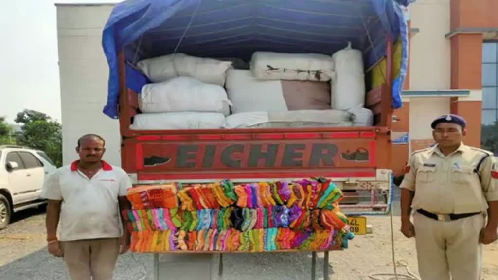 CG NEWS : ओडिशा की ओर से आ रही आयशर ट्रक में निकली 1 करोड़ की साड़ियां, पुलिस को देने लगा बहाने...