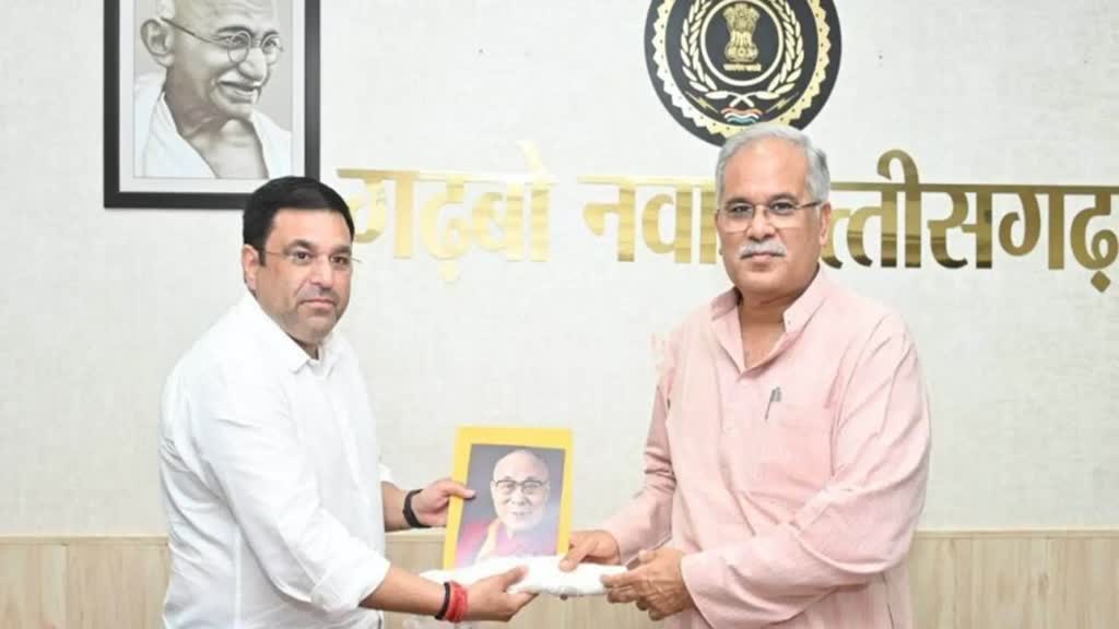 CG News : मुख्यमंत्री बघेल से सिरपुर विशेष क्षेत्र विकास प्राधिकरण के अध्यक्ष जग्गी ने की मुलाकात...