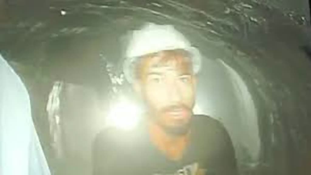 9 दिन से सुरंग में फंसे 41 मजदूरों की पहली तस्वीर आई सामने, सब सुरक्षित