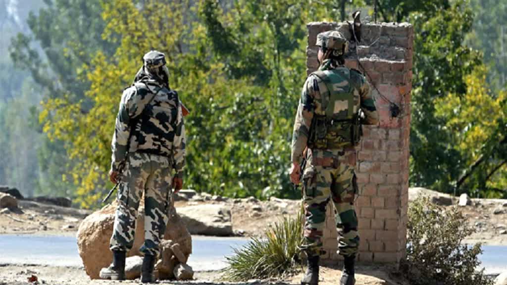 J&K: जम्मू कश्मीर के सिधरा इलाके में सुरक्षाबलों और आतंकियों के बीच मुठभेड़ में 3 आतंकी ढेर