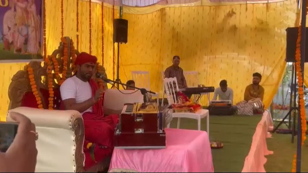 CG NEWS :  गोकुलधाम गौशाला में ब्रज बिहारी सरकार का  सजा दरबार,  श्रध्दालुओं को गौ की महत्ता के बारे मे बताया।