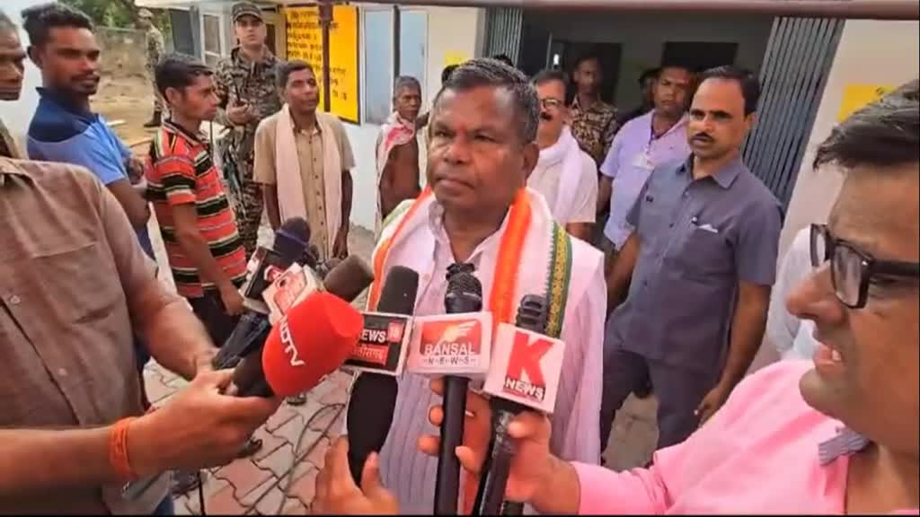 CG NEWS : छत्तीसगढ़ की बस्तर सीट पर वोटिंग जारी, कांग्रेस प्रत्याशी कवासी लखमा ने किया मतदान, मताधिकार का उपयोग करने की अपील