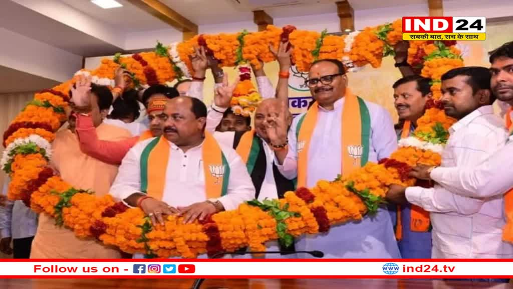 यूपी में सपा-कांग्रेस को बड़ा झटका, दर्जनों नेता BJP में शामिल; राम मंदिर का न्योता ठुकराने से थे नाराज