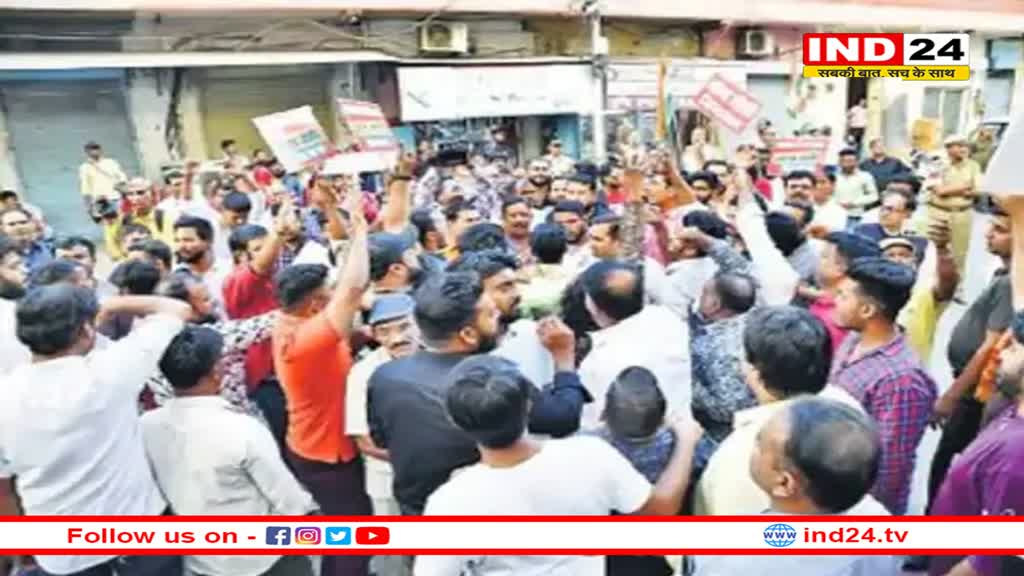 Rajasthan News: PCC की दीवार फांदकर घुसे महेश जोशी के समर्थक, तिवाड़ी के नाम से नामांकन फॉर्म उठा तो विरोध में उतरे