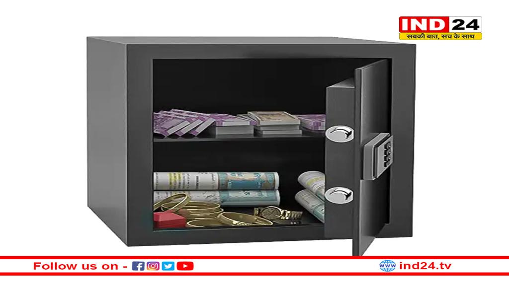 पैसों के साथ ये चीजें भूलकर भी न रखें, कंगाल हो जाता है व्यक्ति 