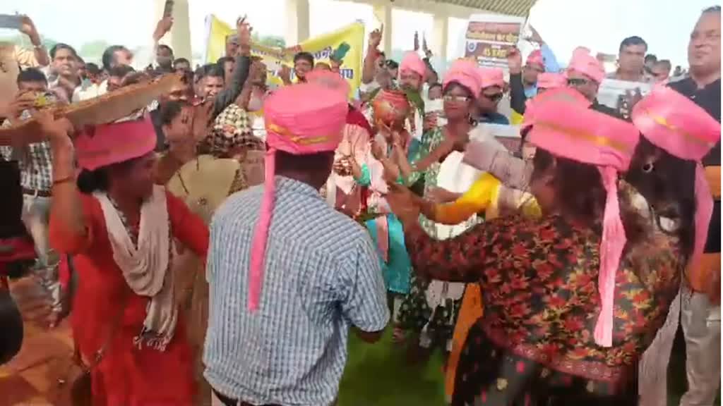 CG NEWS :  सर्व विभागीय संविदा कर्मचारियों ने निकाला है वादों का बारात, प्रदेश सरकार के खिलाफ अनोखा प्रदर्शन ,