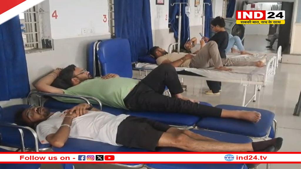 इंदौर से राजकोट जा रही स्लीपर यात्री बस पलटी, 3 की मौत, 13 यात्री घायल